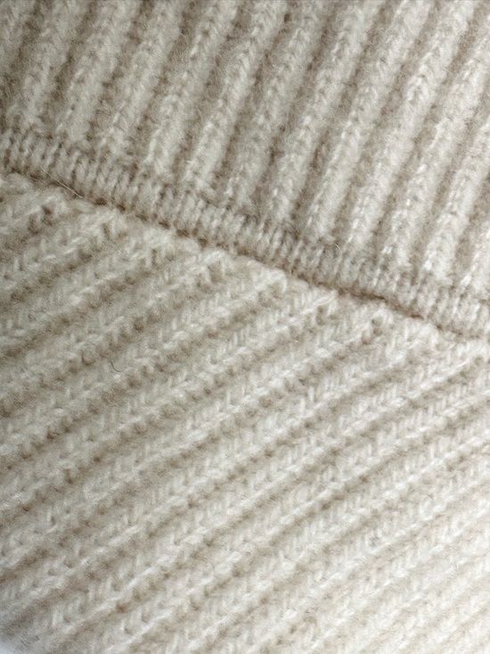 EUC Everlane Cashmere Ribbed V-Neck Cropped Sweater in Cream, S - Picture 10 of 16